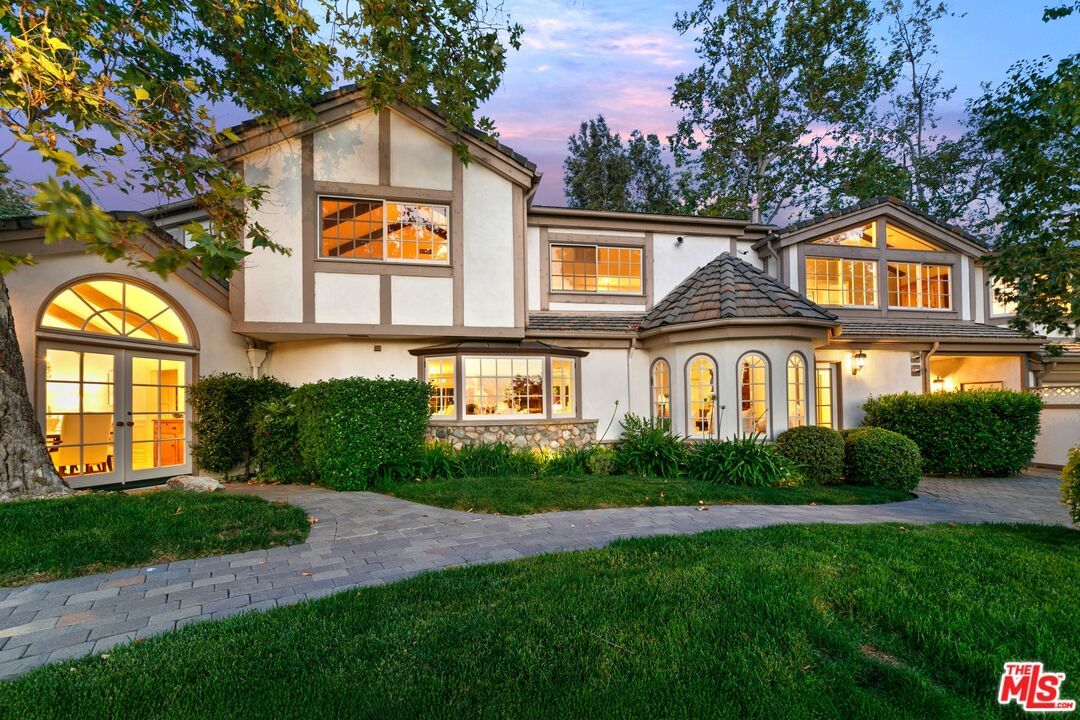 Saddle Creek photo 3