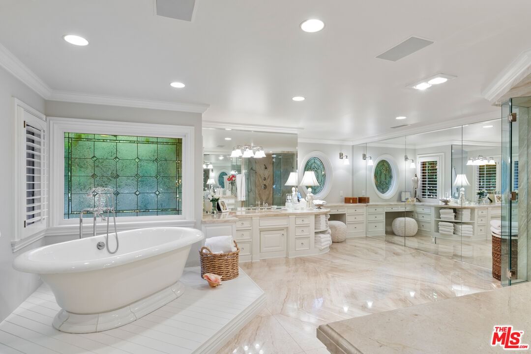 Saddle Creek photo 30