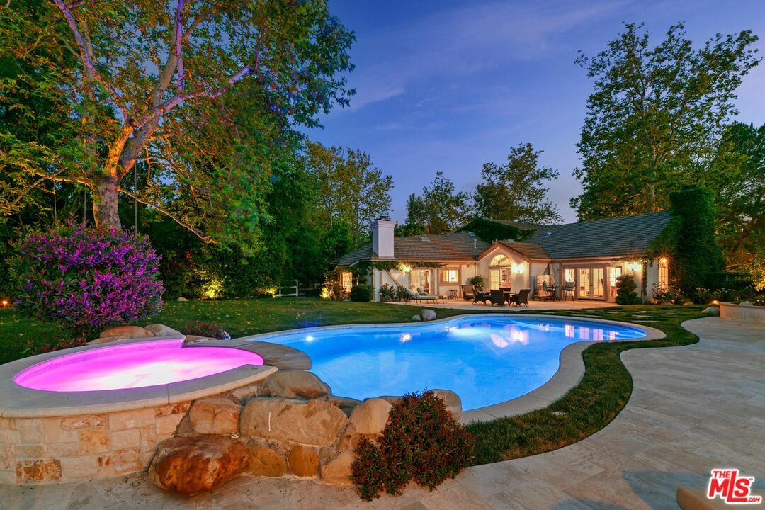 Saddle Creek photo 4
