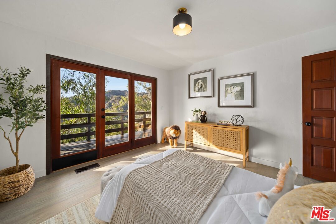 Woodcliffe photo 41