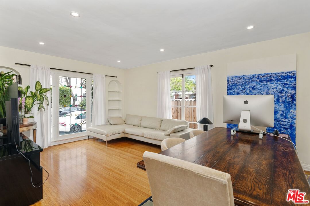 Oakwood photo 6