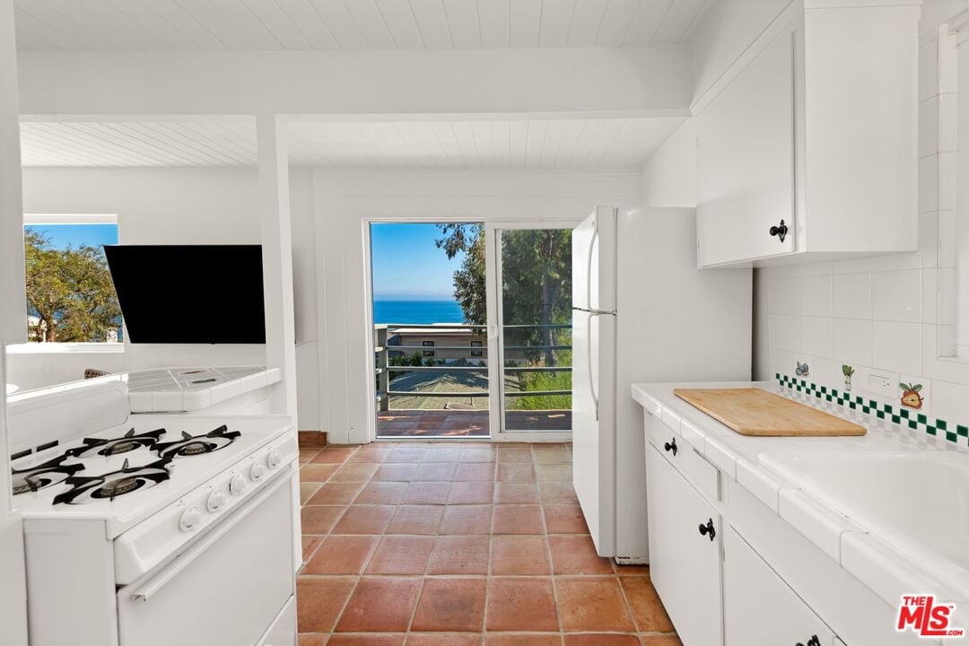Broad Beach photo 25
