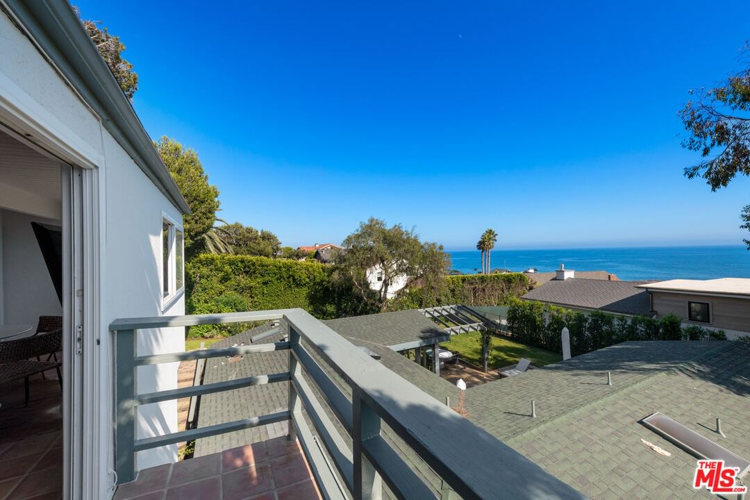 Broad Beach photo 26