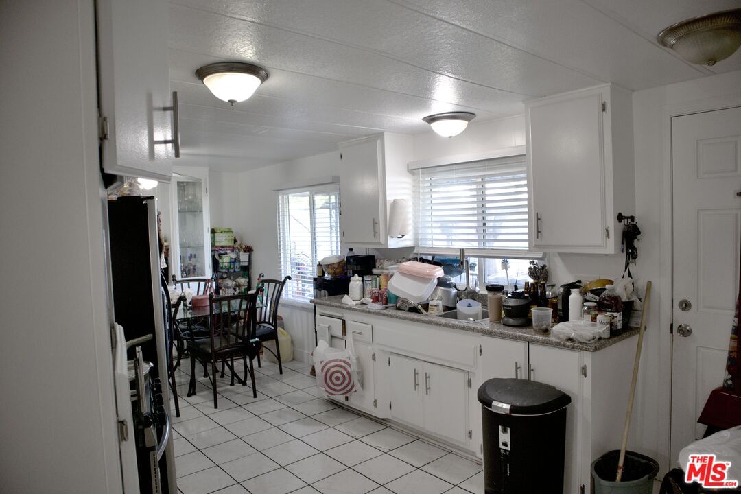 Gage Ave photo 10