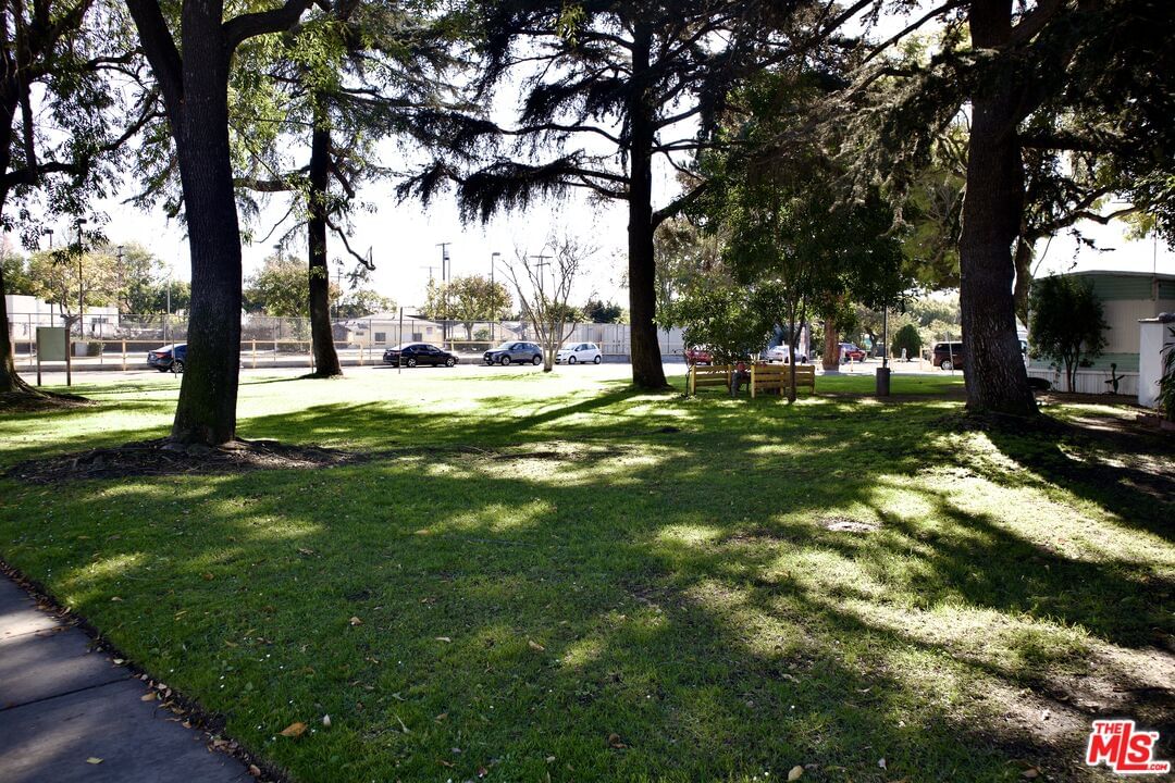Gage Ave photo 19