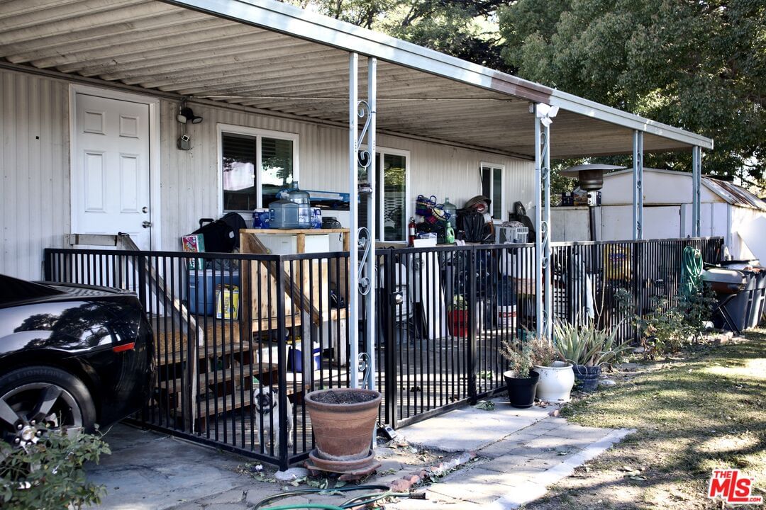 Gage Ave photo 4
