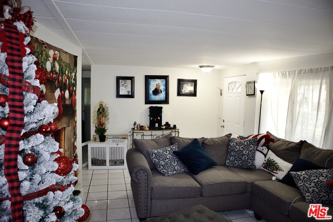 Gage Ave photo 8