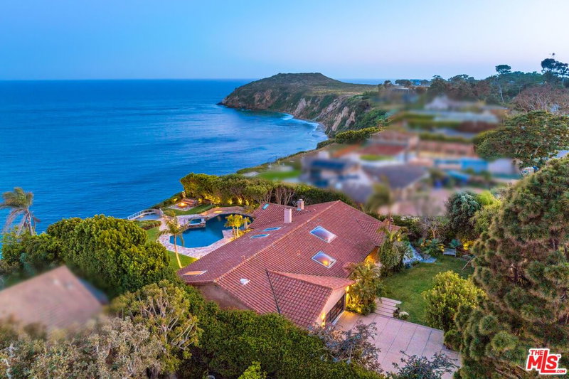 29020 Cliffside Dr