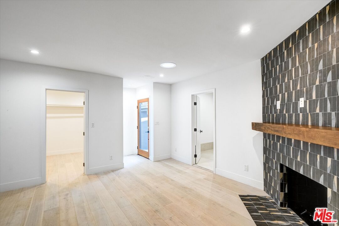 Bronson photo 17