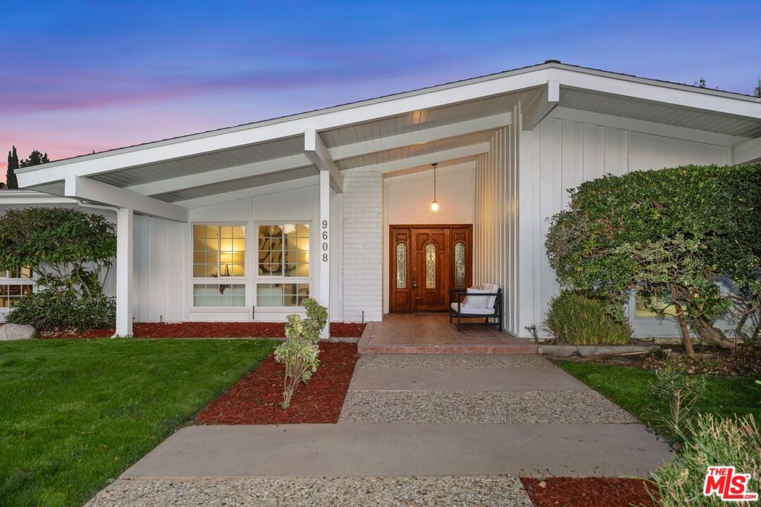 9608 Donna Ave