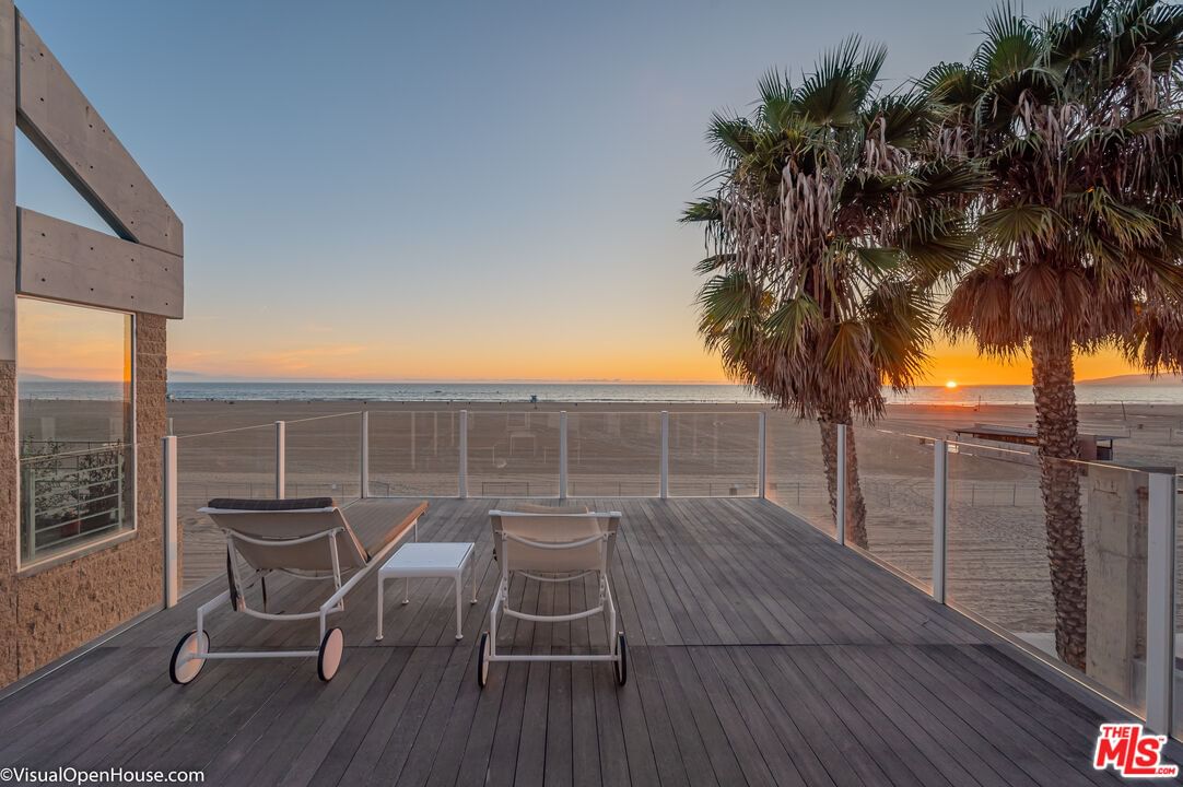 Palisades Beach photo 13