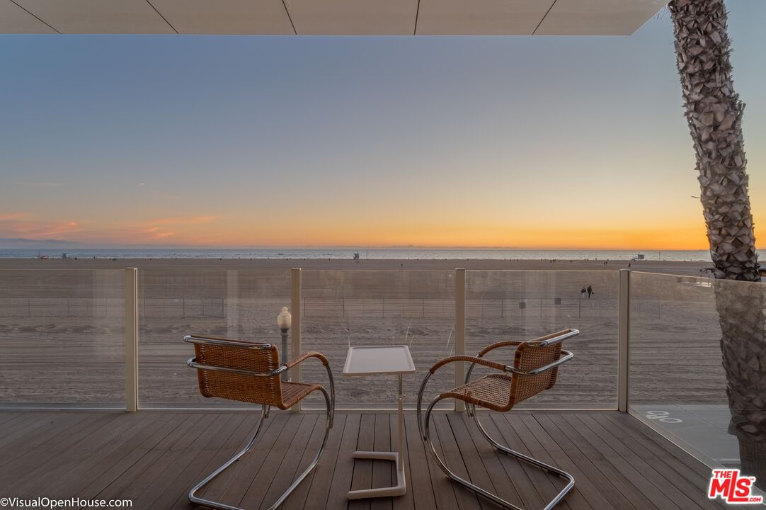 Palisades Beach photo 4