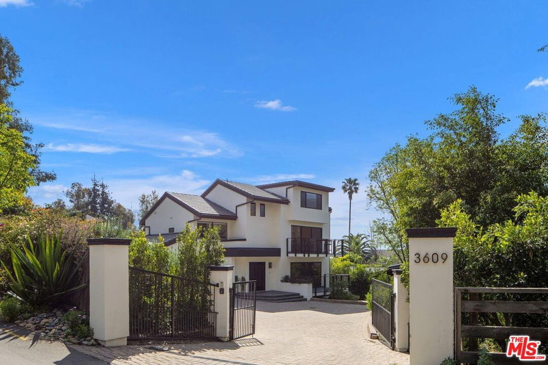 3609 Serra Rd