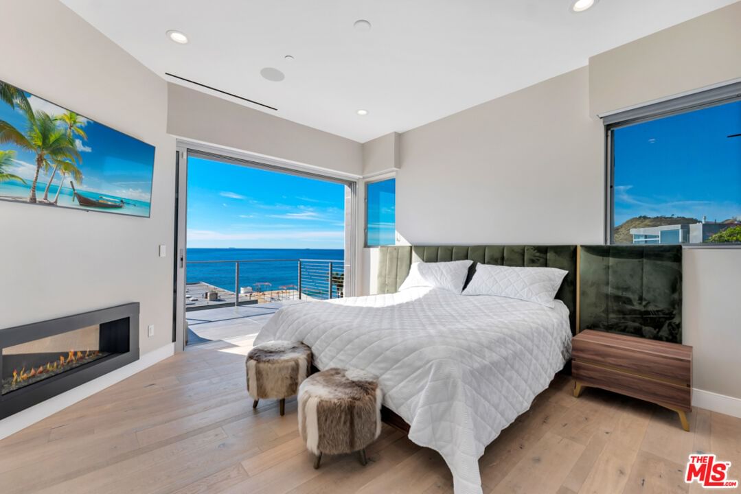 Malibu photo 20
