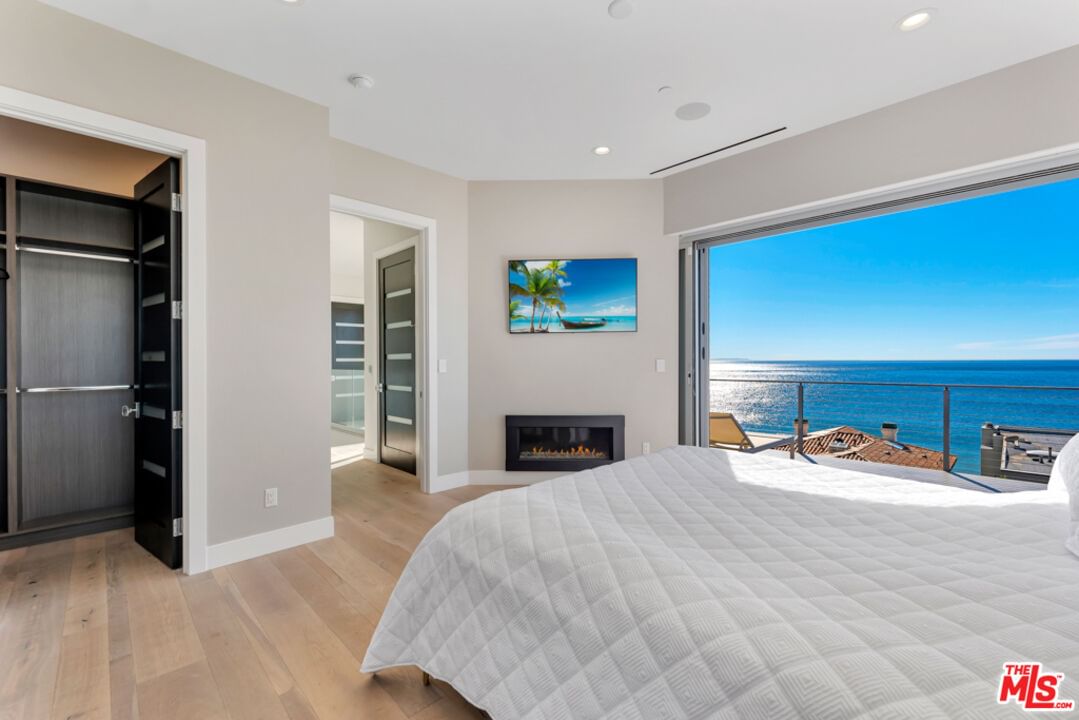 Malibu photo 23