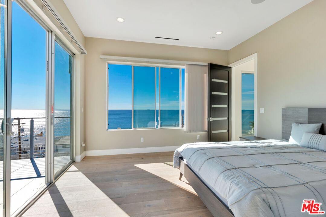 Malibu photo 31