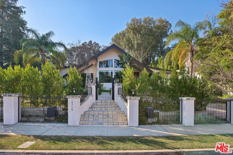 19716 Wells Dr