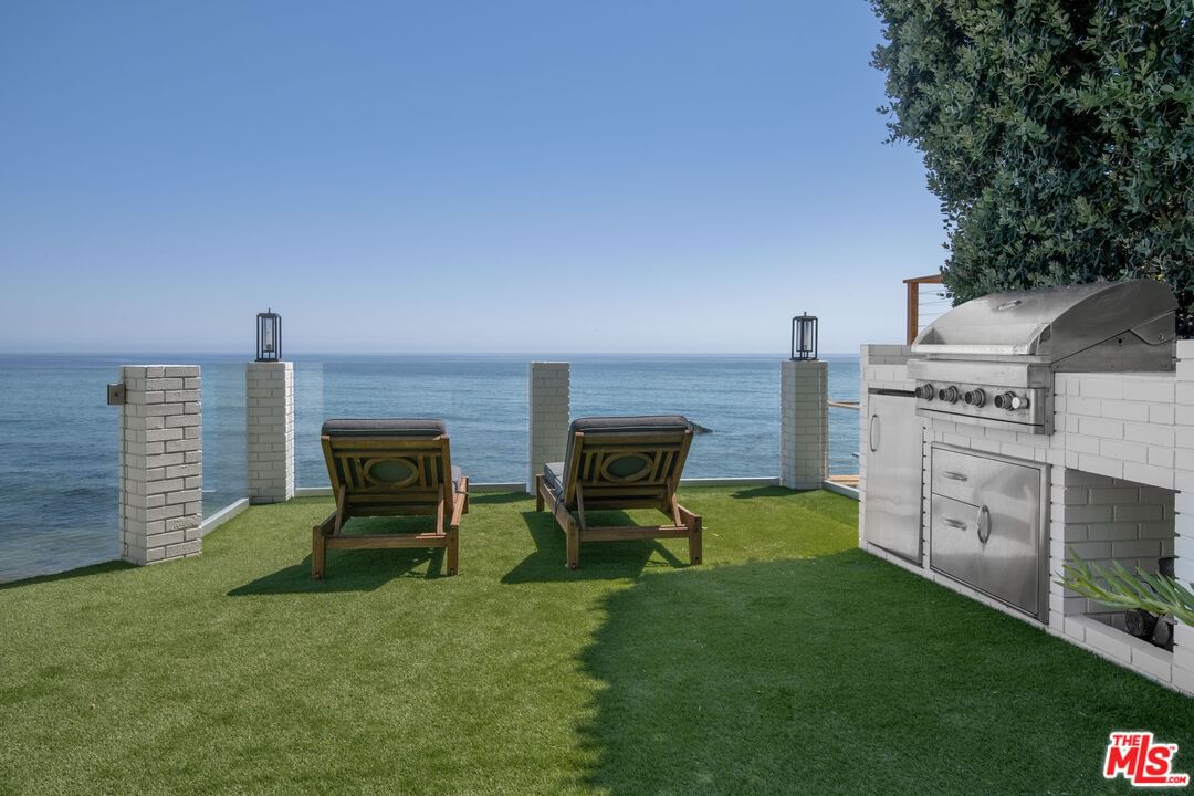 Malibu photo 30