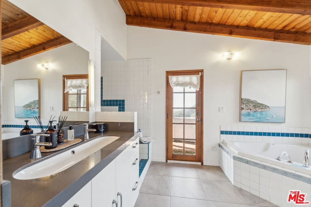Hillview photo 28