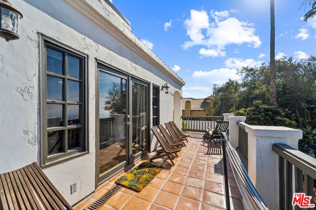 Hillview photo 49