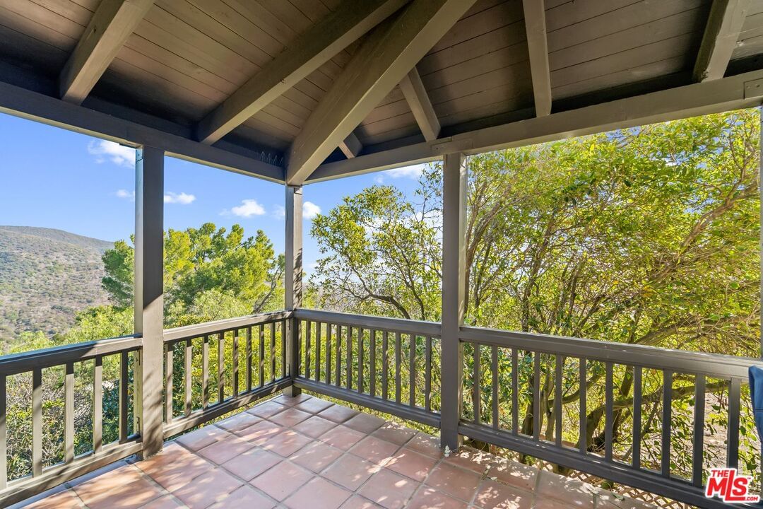 Hillview photo 51