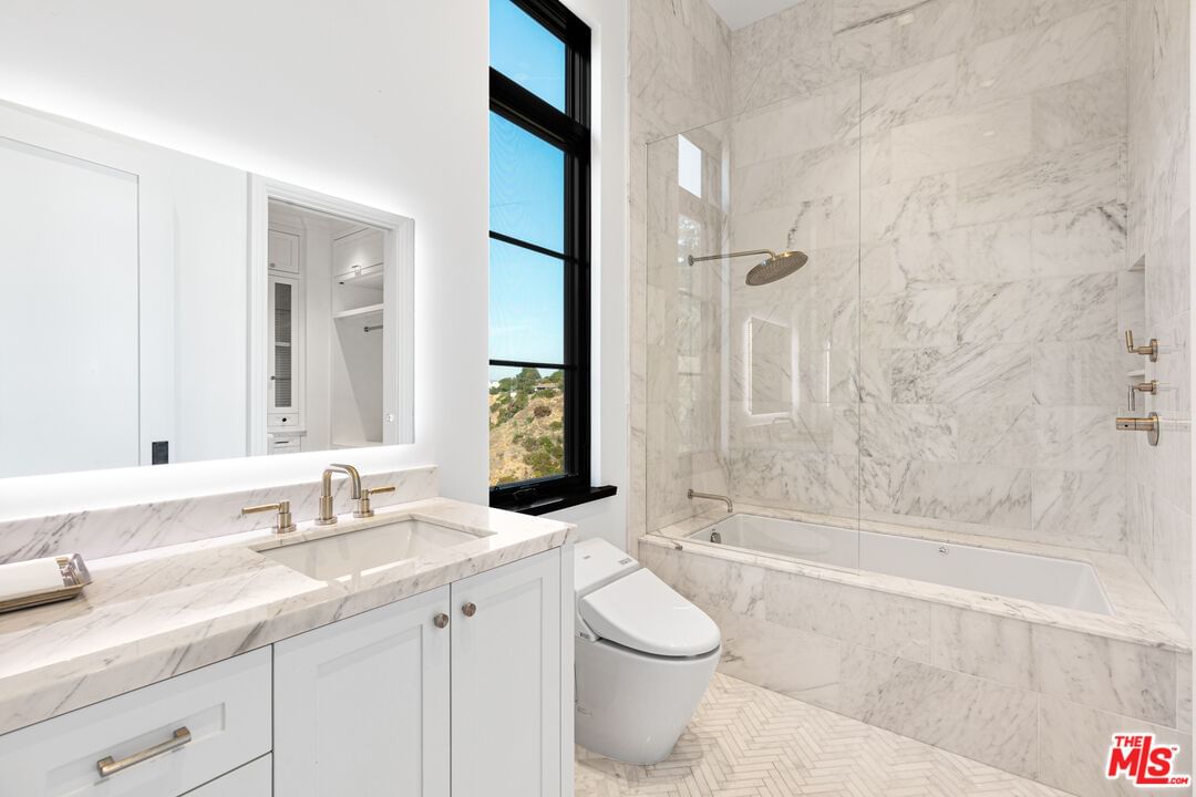 Coldwater Canyon photo 44