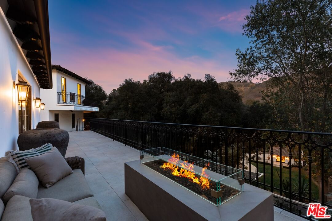 Coldwater Canyon photo 54