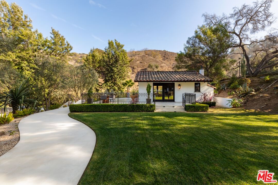 Coldwater Canyon photo 55