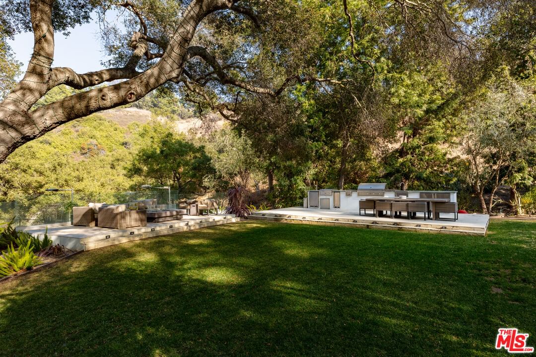 Coldwater Canyon photo 60