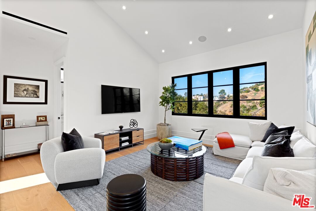 Coldwater Canyon photo 66