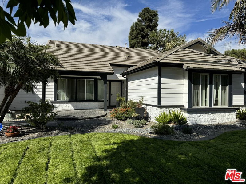 10121 Janetta Way