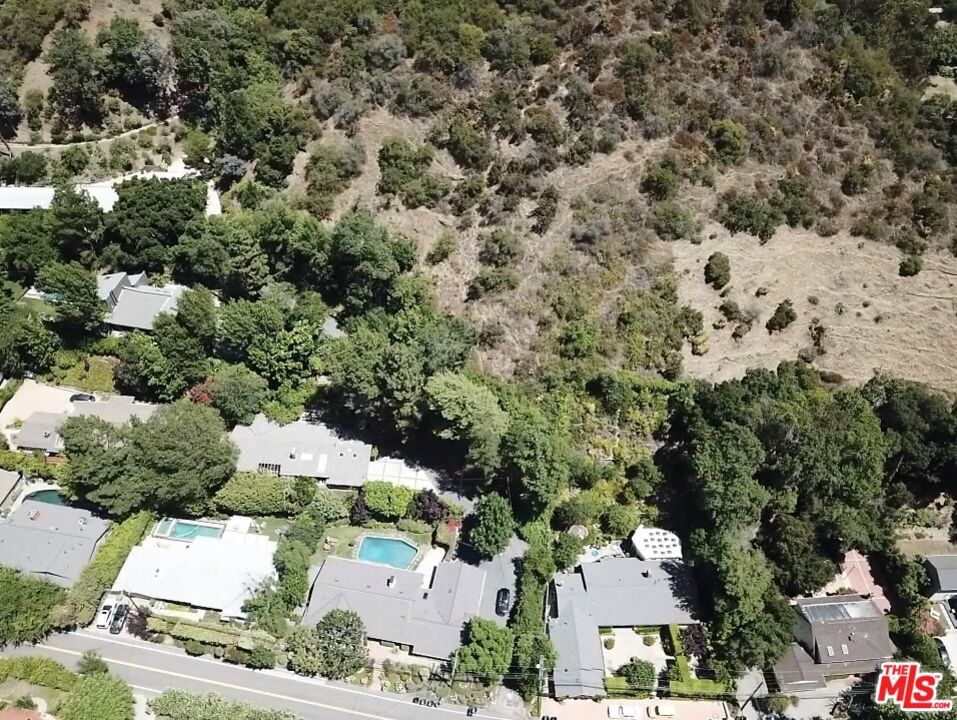 Mandeville Canyon photo 12