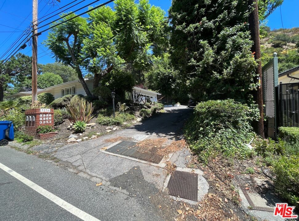 Mandeville Canyon photo 5