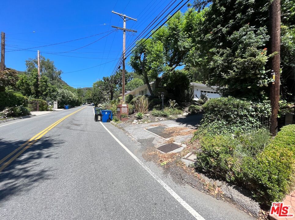 Mandeville Canyon photo 6