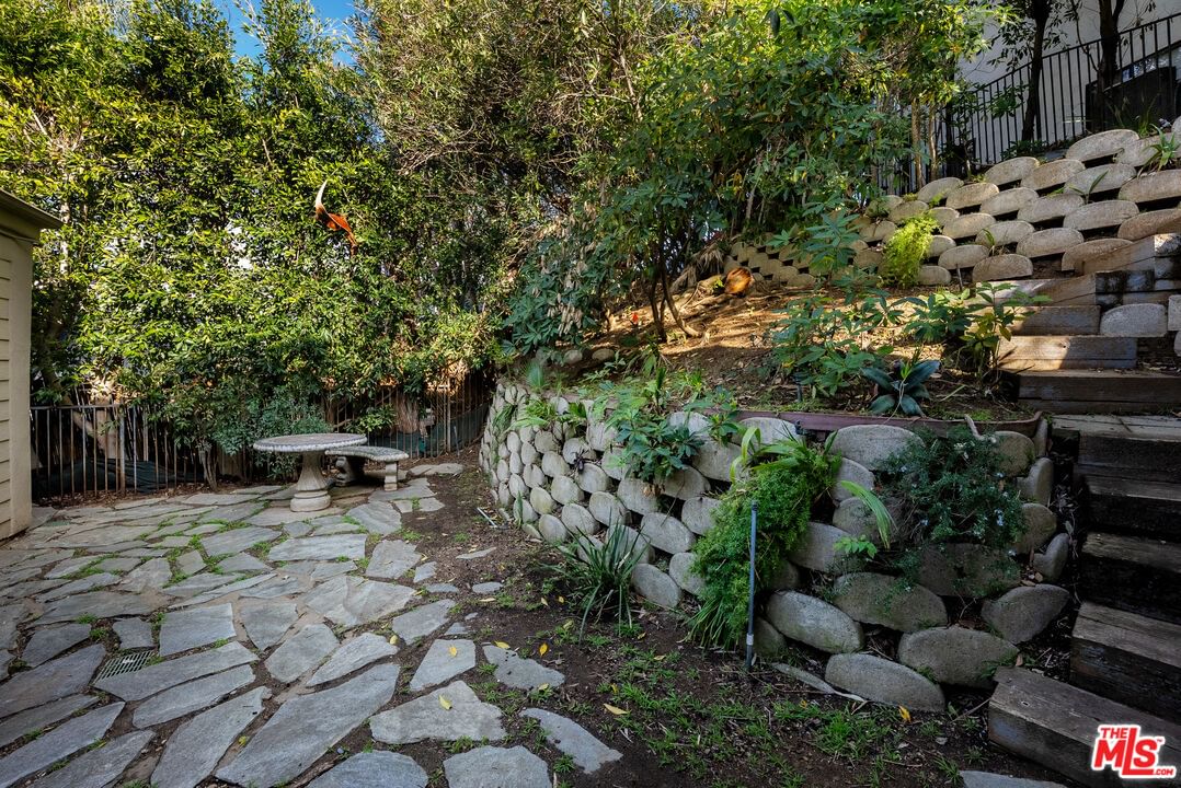 Hillview photo 15