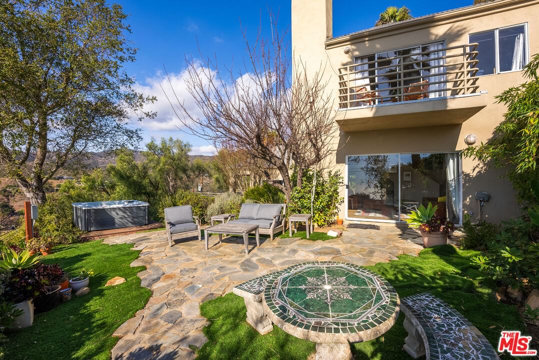 Hillview photo 24