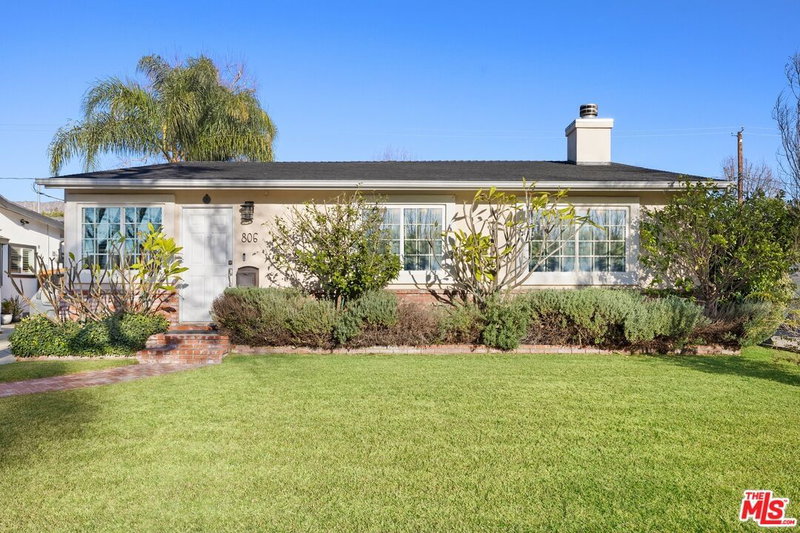 806 Beachwood Dr