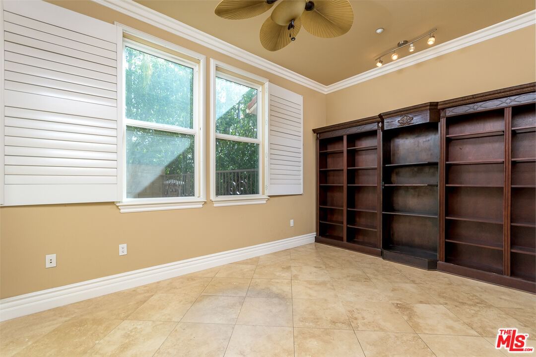 Pacific Oak photo 32