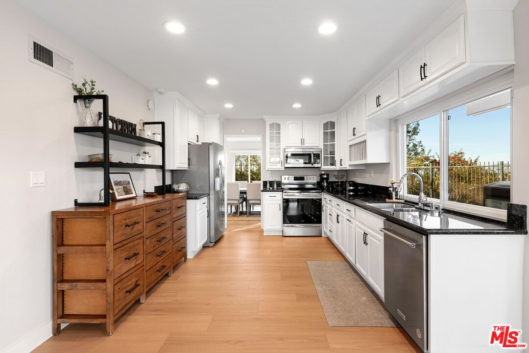 Winnetka photo 8