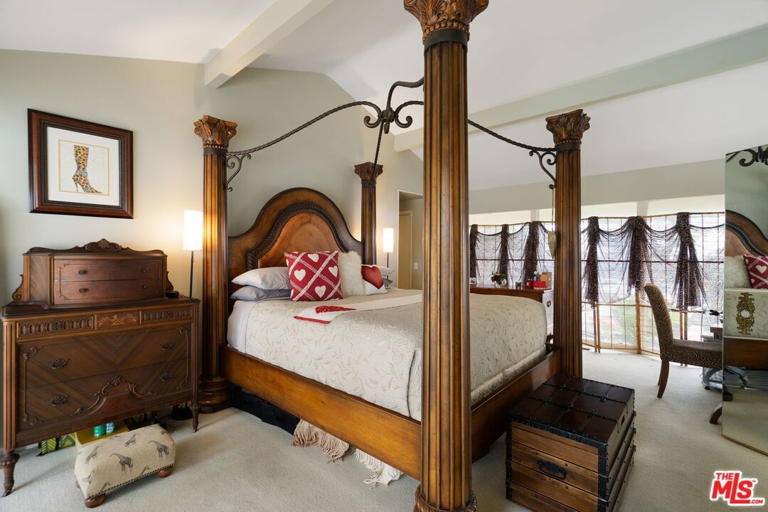 Crest photo 22