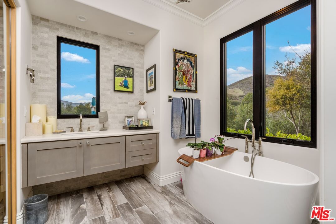 Country Ridge photo 27