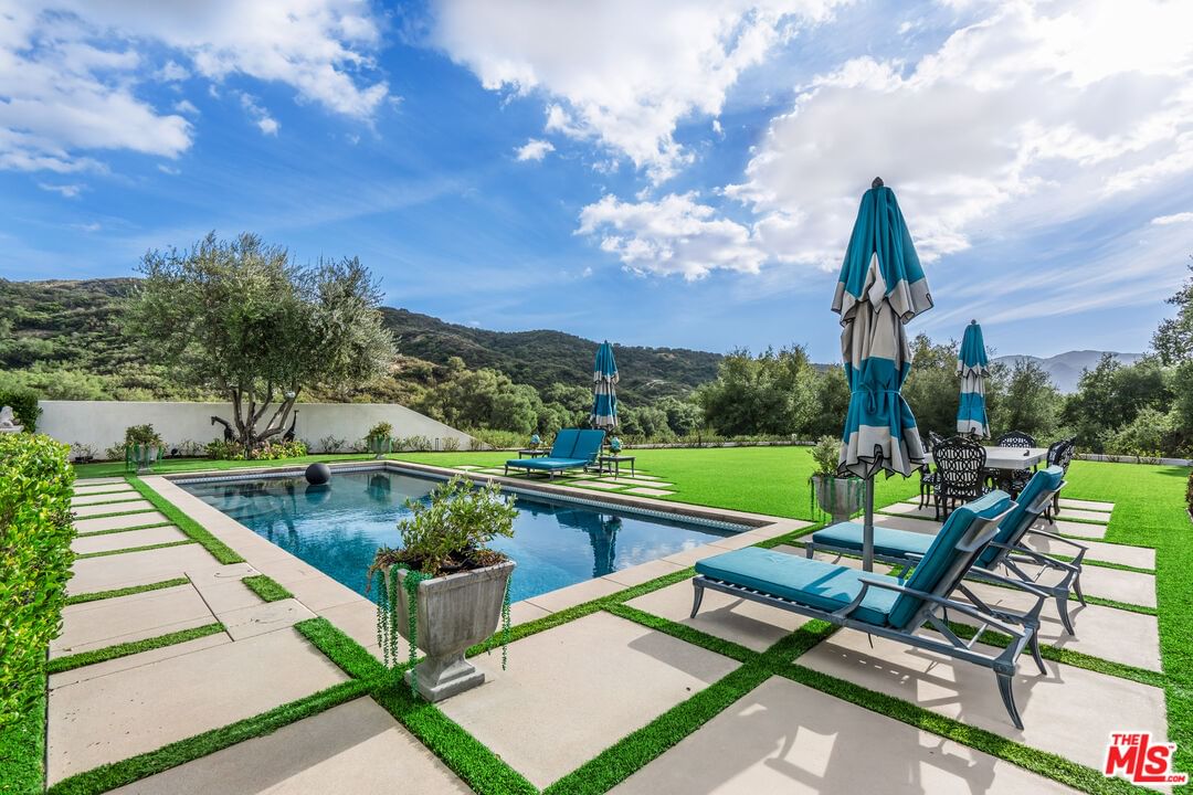 Country Ridge photo 35