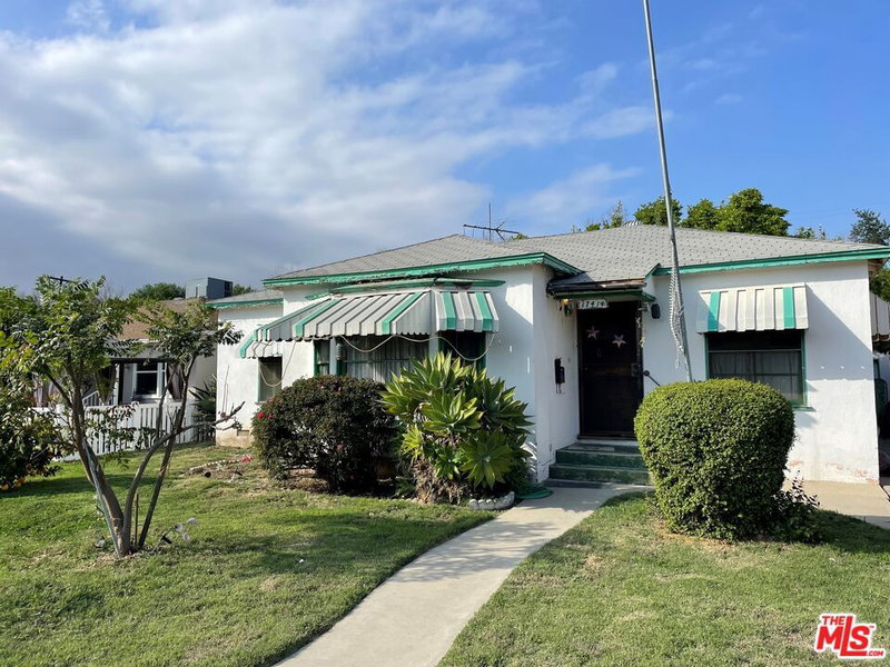 17411 Victory Blvd