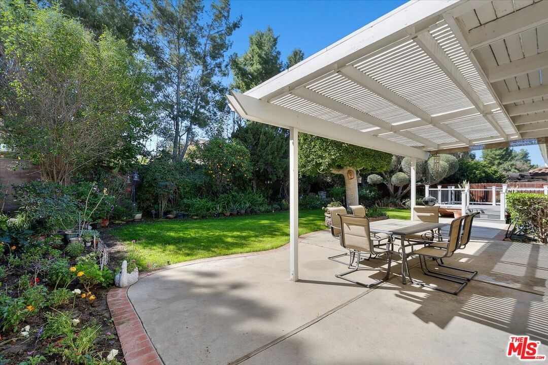 Country Hills photo 22