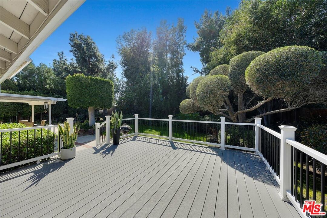 Country Hills photo 26