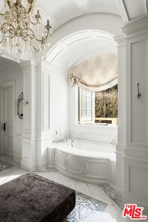 Beverly photo 29