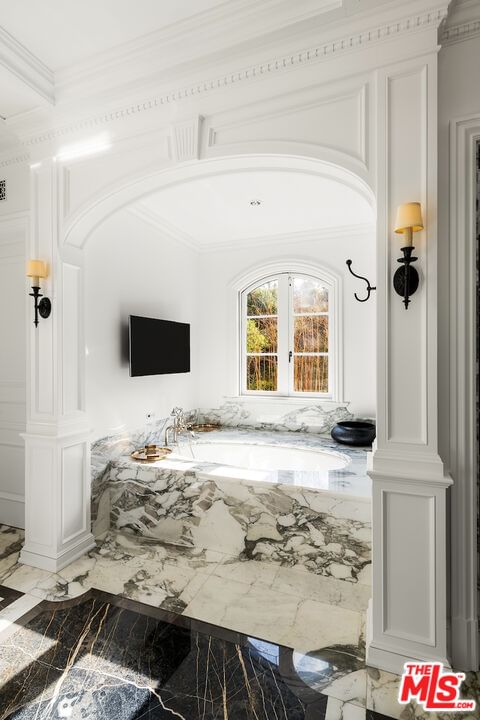 Beverly photo 30