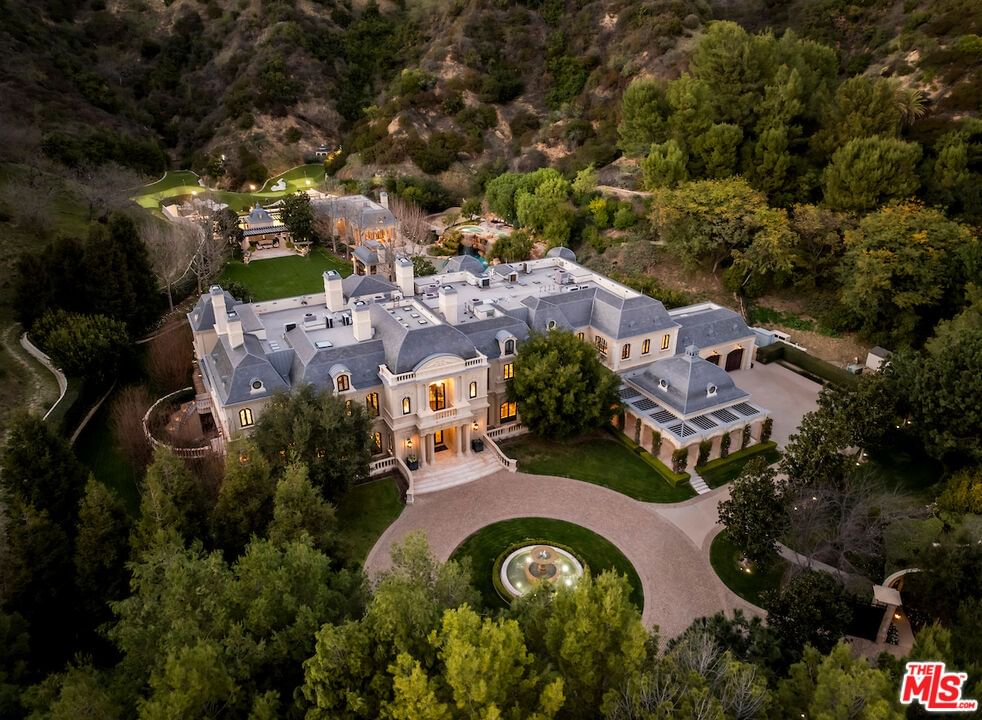 Beverly photo 74