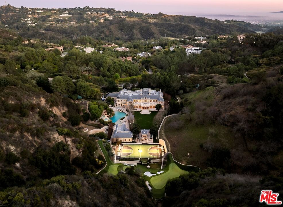 Beverly photo 75