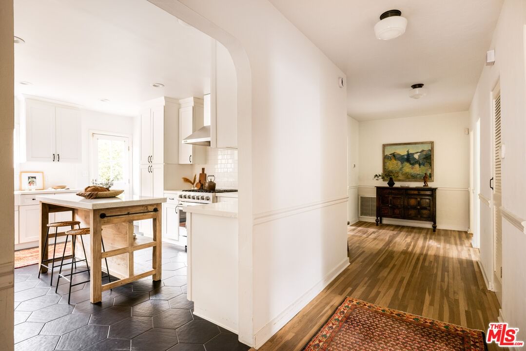 Avenue 64 photo 22
